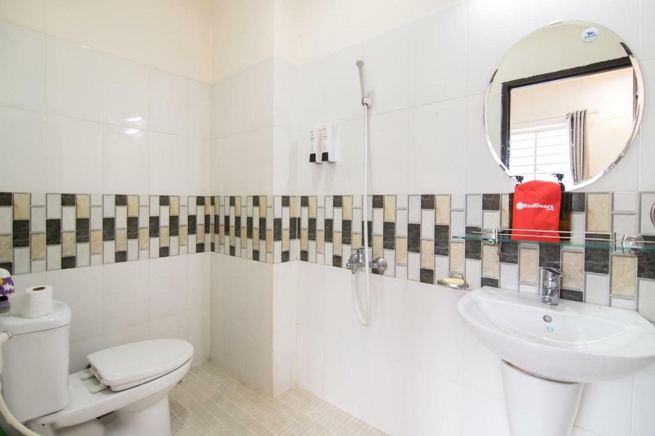 Reddoorz @ Hai Ba Trung Street Хошимін Екстер'єр фото
