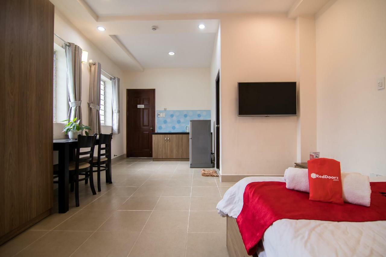 Reddoorz @ Hai Ba Trung Street Хошимін Екстер'єр фото