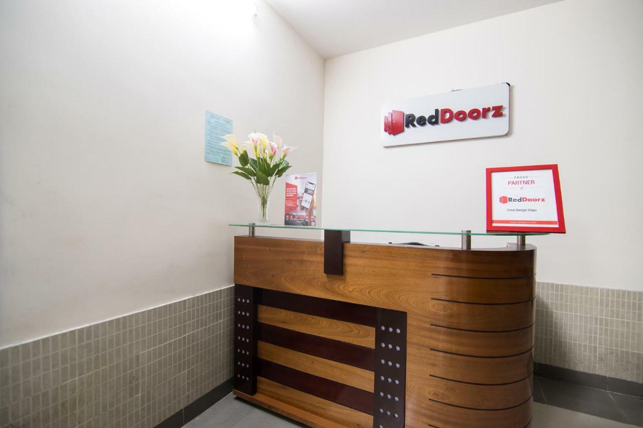 Reddoorz @ Hai Ba Trung Street Хошимін Екстер'єр фото